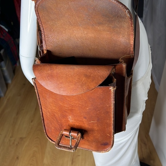 Handmade Genuine Leather Crossbody Double Compartment Saddle Bag - Picture 11 of 15